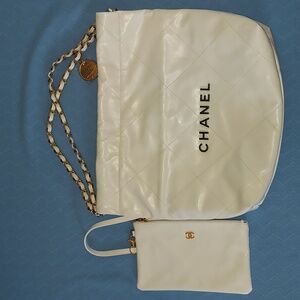 Chanel 22 Cream/White Quilted Shoulder Bag with Pouch